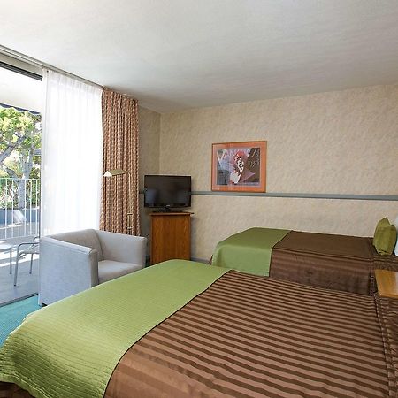 Travelodge Hotel At Lax Los Angeles Exterior photo