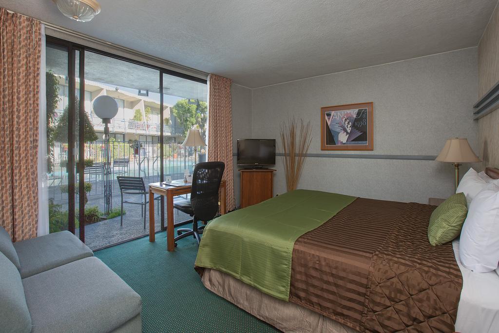 Travelodge Hotel At Lax Los Angeles Room photo