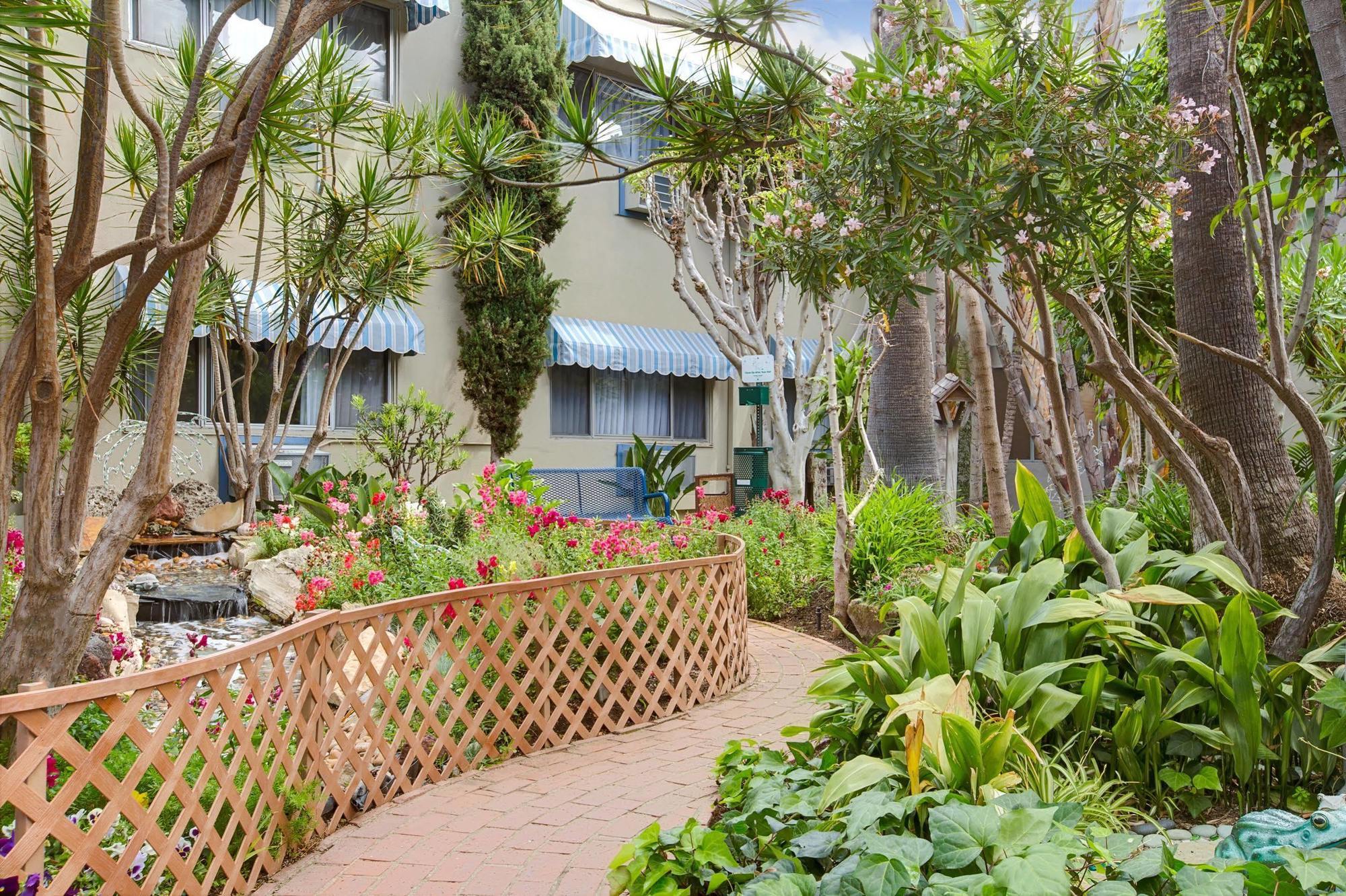 Travelodge Hotel At Lax Los Angeles Exterior photo