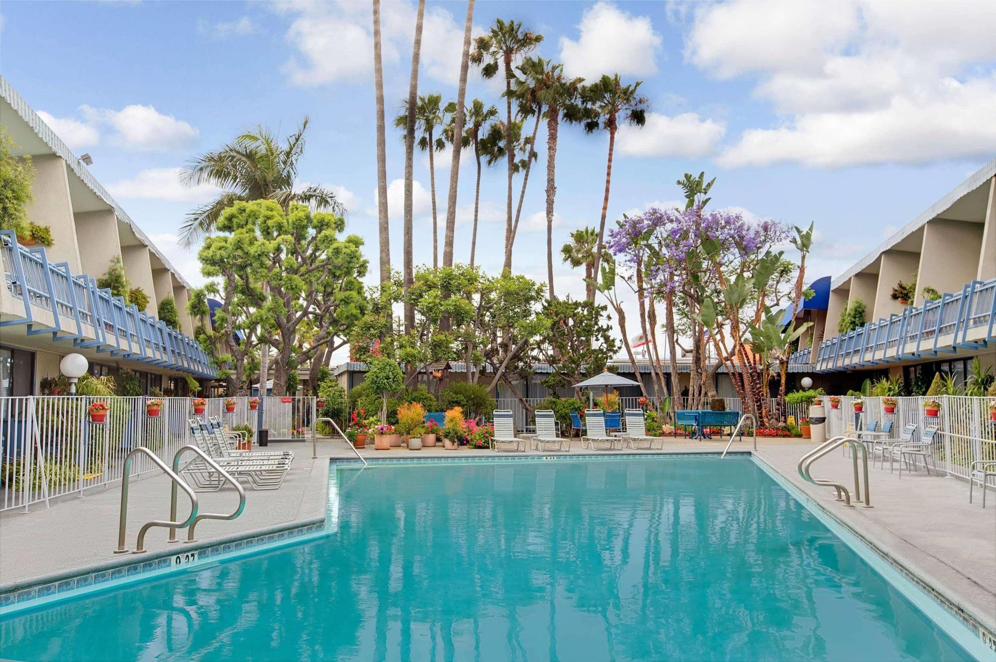 Travelodge Hotel At Lax Los Angeles Exterior photo