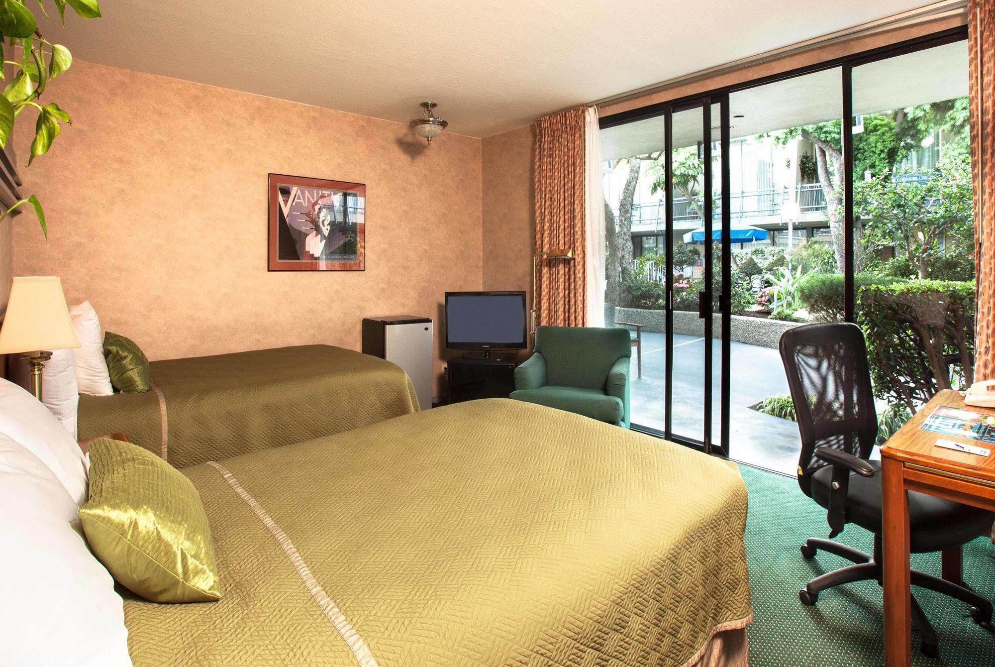 Travelodge Hotel At Lax Los Angeles Exterior photo