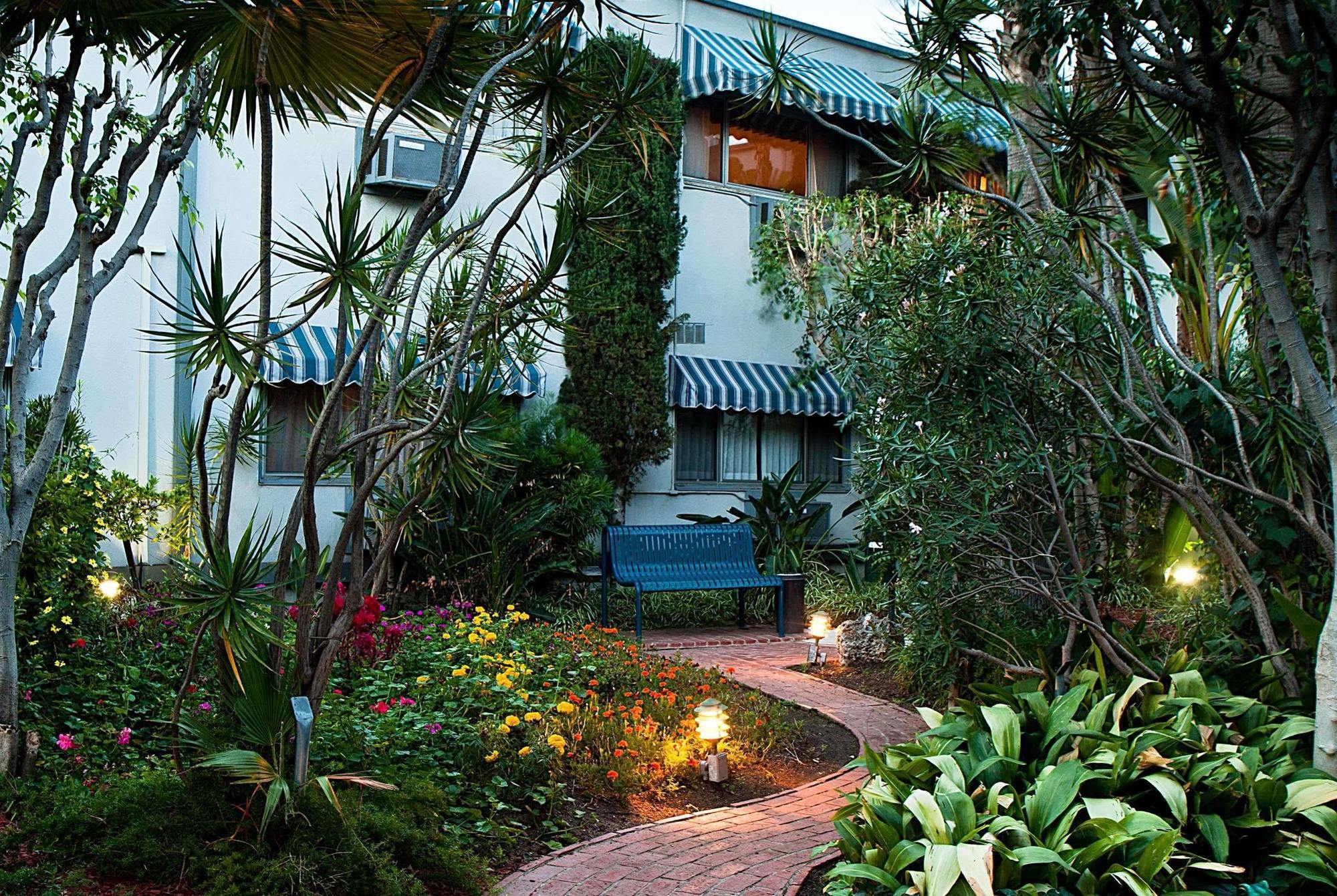 Travelodge Hotel At Lax Los Angeles Exterior photo