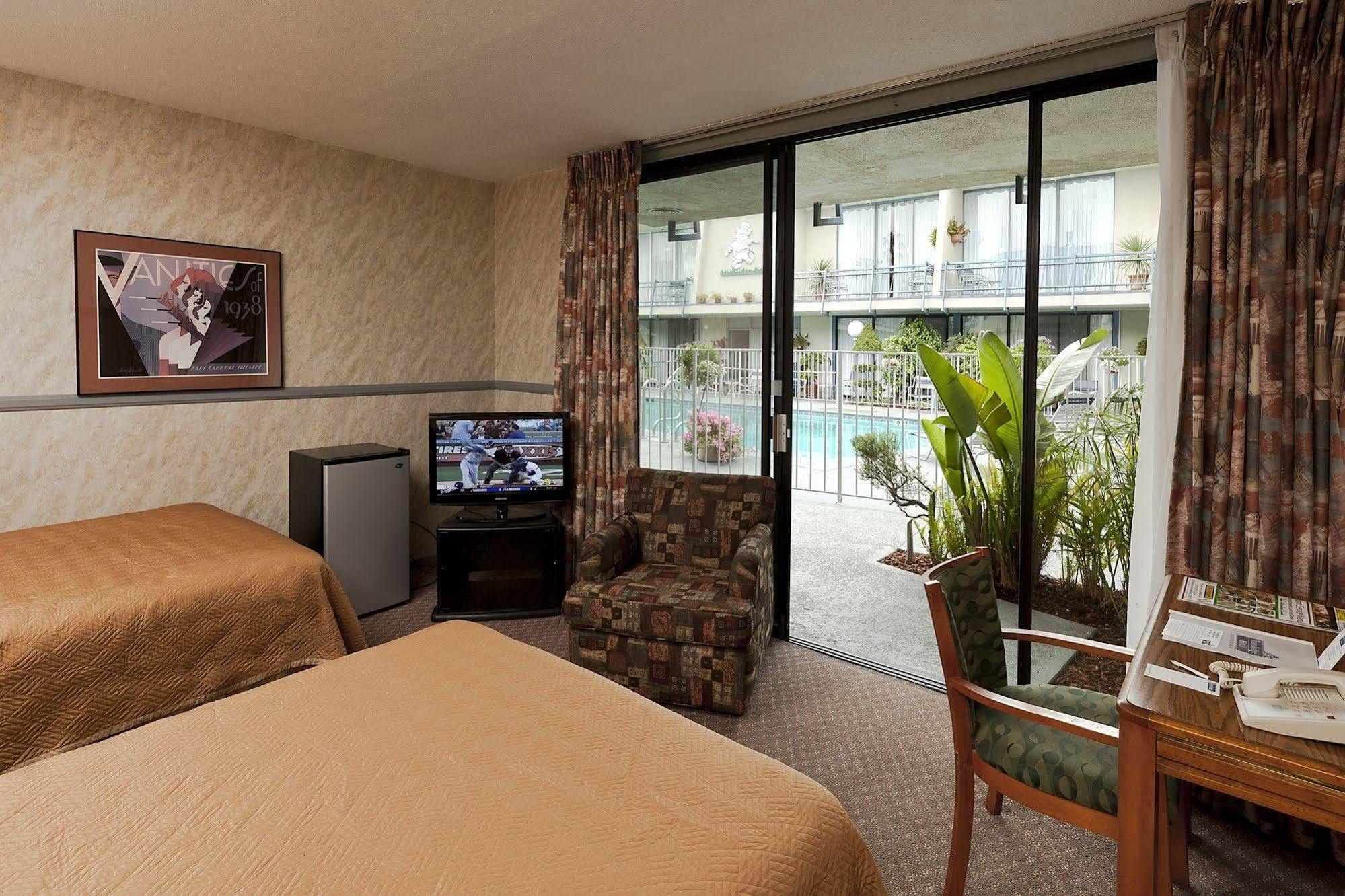 Travelodge Hotel At Lax Los Angeles Exterior photo