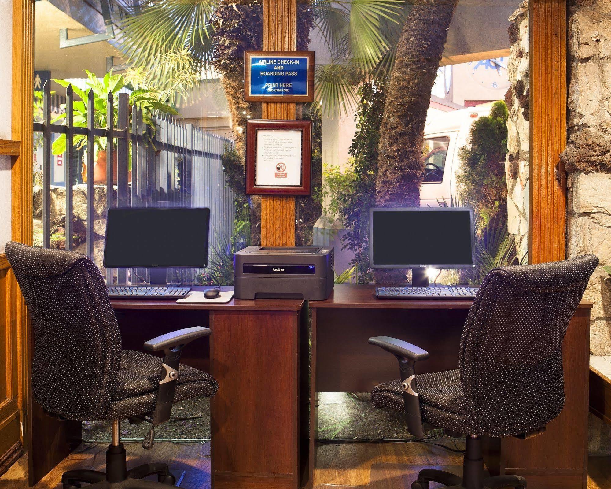 Travelodge Hotel At Lax Los Angeles Exterior photo