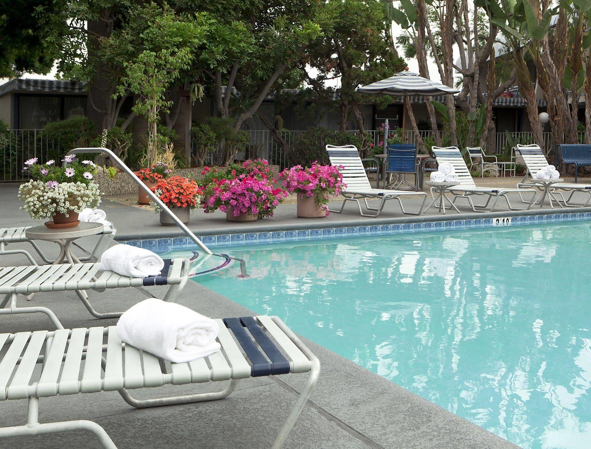 Travelodge Hotel At Lax Los Angeles Exterior photo
