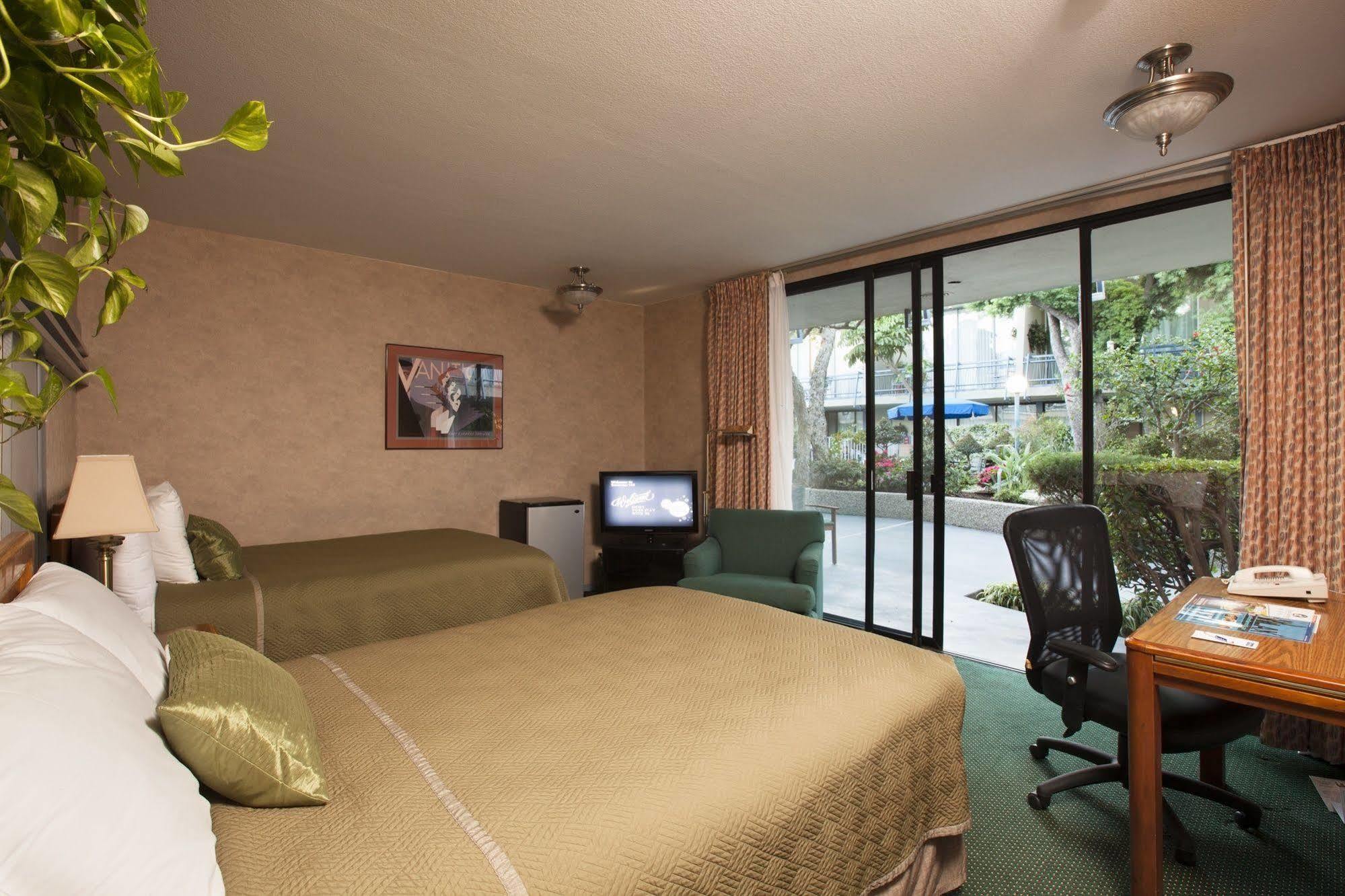 Travelodge Hotel At Lax Los Angeles Exterior photo